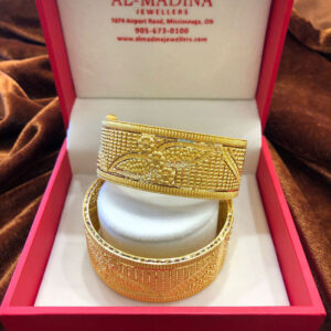 Luxurious Gold Kara